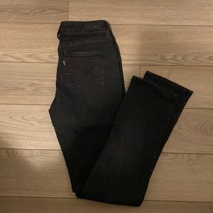 Like New Levi’s Demi Curve Jeans (Size 26)